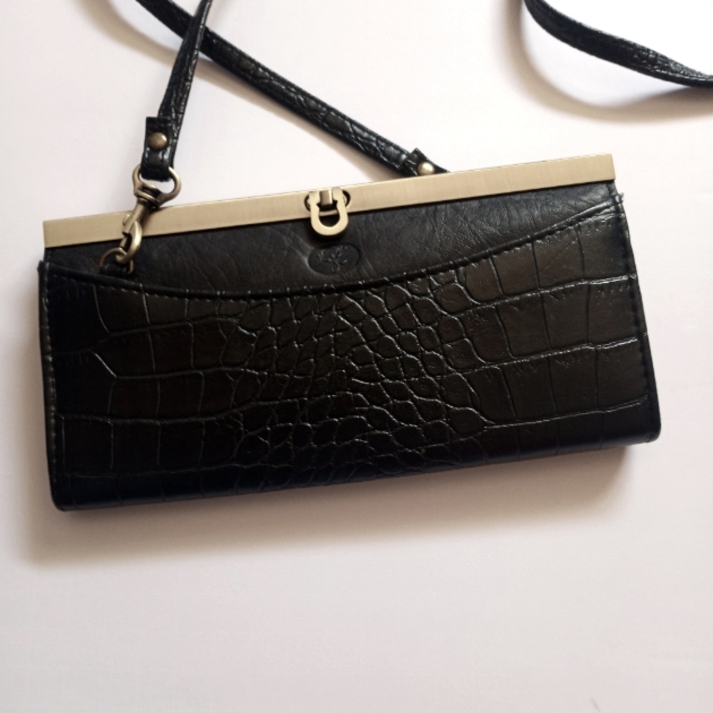 Buxton’s Tab Through Clutch Crossbody Wallet